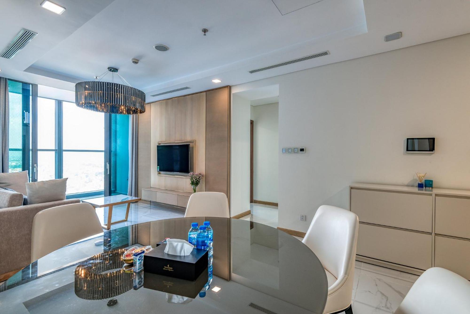 Urban Heights Rentals Landmark 81 Хошимин Екстериор снимка